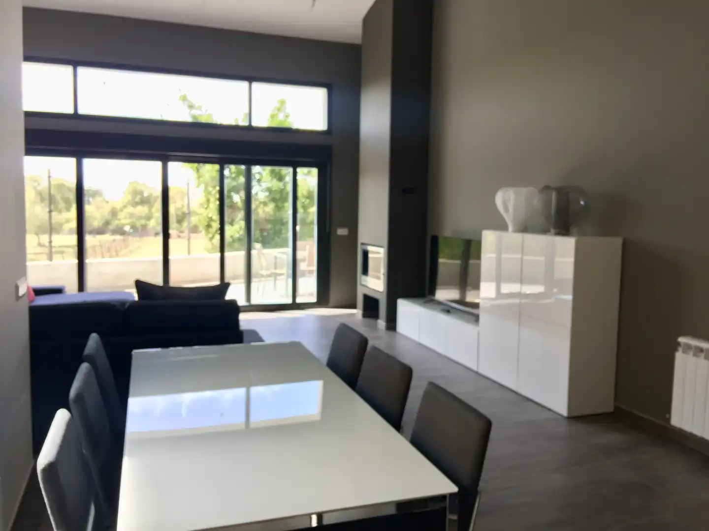 Casa o chalet en venta en ኡርባኒሳሲኦን ላስ ሞሬራስ, 28, La Adrada Sala de estar de Casa o chalet en venta en La Adrada con Terraza y Balcón