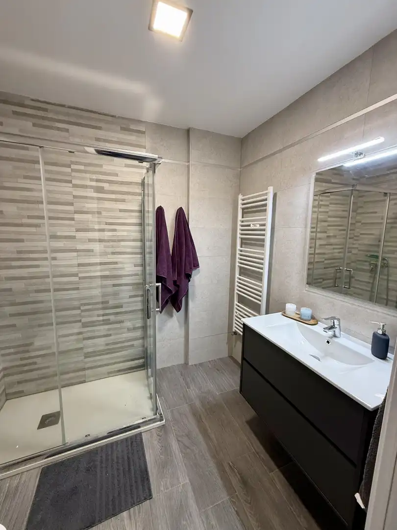 Casa o chalet en venta en ኡርባኒሳሲኦን ላስ ሞሬራስ, 28, La Adrada Baño de Casa o chalet en venta en La Adrada con Terraza y Balcón