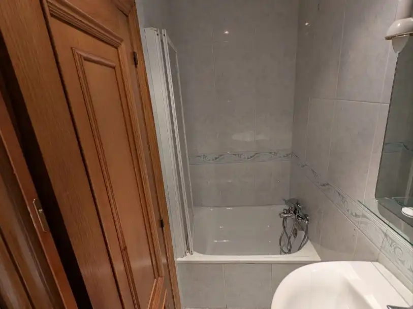 Wohnung zum Verkauf in Calle del General Elorza, 75b, Salesas - Foncalada - Campoamor Badezimmer von Wohnung zum Verkauf in Oviedo