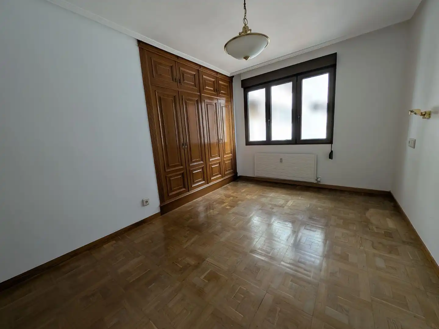 Wohnung zum Verkauf in Calle del General Elorza, 75b, Salesas - Foncalada - Campoamor Schlafzimmer von Wohnung zum Verkauf in Oviedo