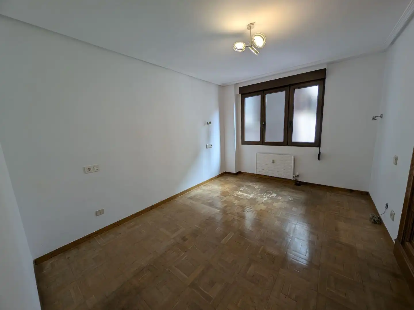 Wohnung zum Verkauf in Calle del General Elorza, 75b, Salesas - Foncalada - Campoamor Schlafzimmer von Wohnung zum Verkauf in Oviedo