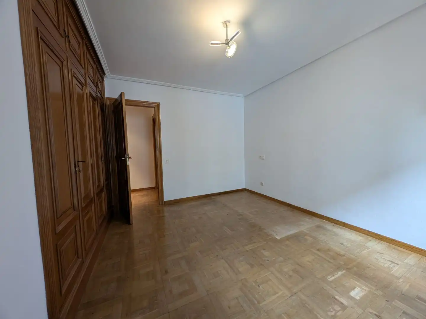 Wohnung zum Verkauf in Calle del General Elorza, 75b, Salesas - Foncalada - Campoamor Schlafzimmer von Wohnung zum Verkauf in Oviedo