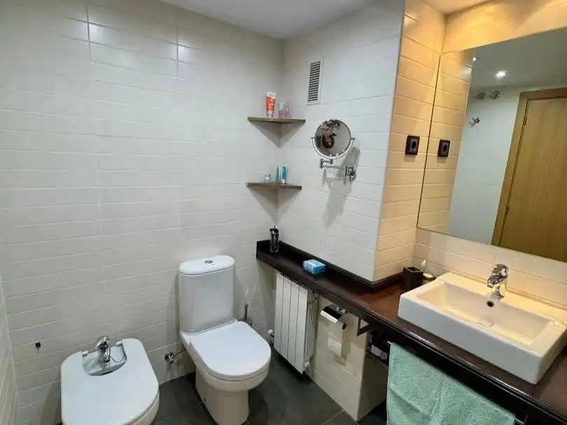 Flat for sale in Carrer de Santander, 44, Sant Vicenç Dels Horts Bathroom of Flat for sale in Sant Vicenç Dels Horts with Air Conditioner, Heating and Parquet flooring