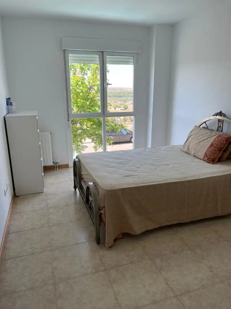 Room in Calle de Versalles, 11, La Montaña - El Cortijo