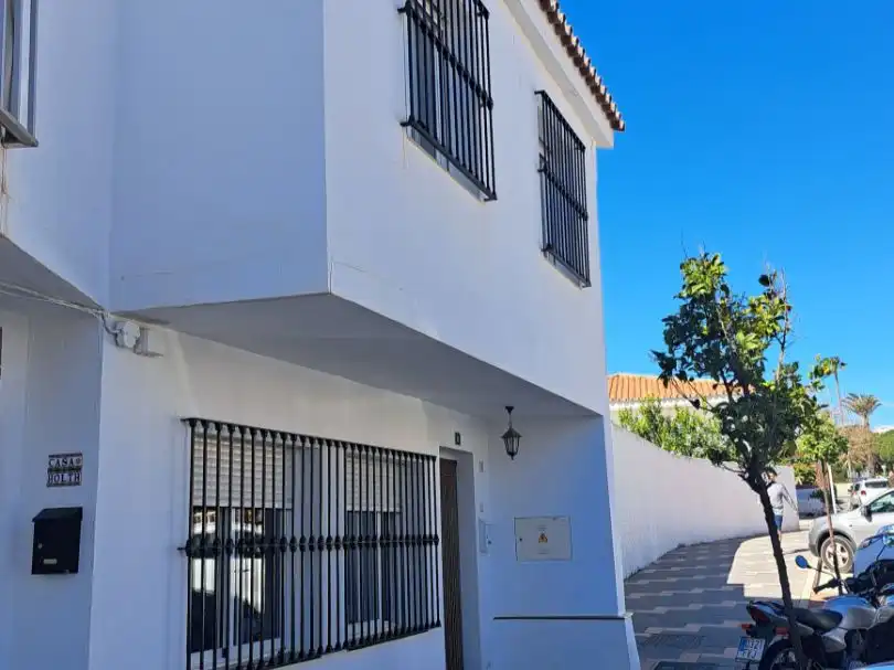 Vista exterior de Casa adosada en venta en Mijas con Aire acondicionado