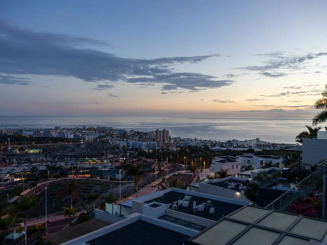Flat for rent in Avenida Francia, 19, La Caldera Exterior view of Flat for rent in Adeje with Air Conditioner, Private garden and Parquet flooring