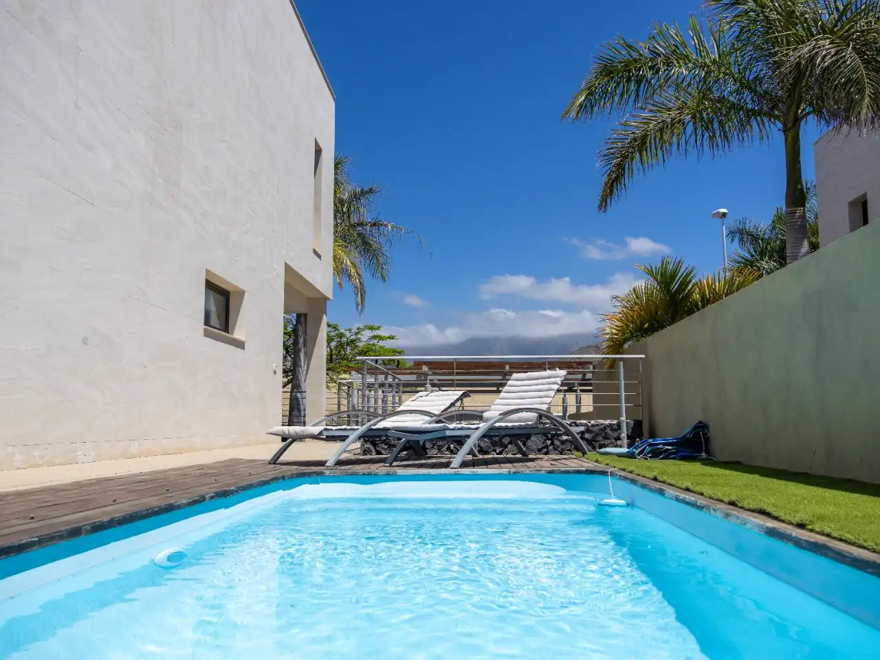 Wohnung zur Miete in Avenida Francia, 19, La Caldera Schwimmbecken von Wohnung zur Miete in Adeje mit Klimaanlage, Privatgarten und Parkett