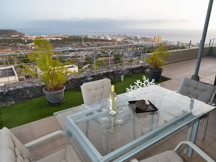 Wohnung zur Miete in Avenida Francia, 19, La Caldera Terrasse von Wohnung zur Miete in Adeje mit Klimaanlage, Privatgarten und Parkett