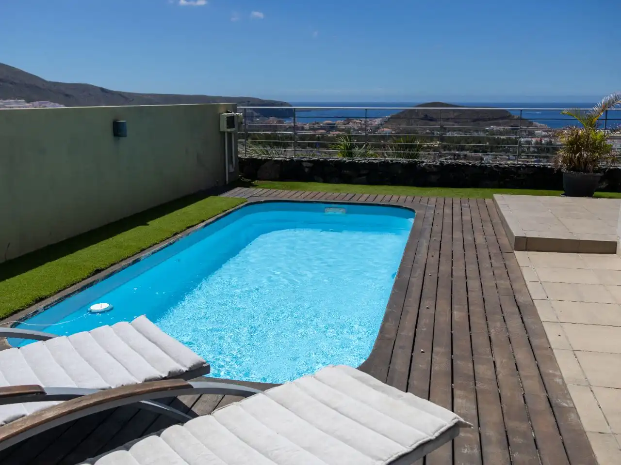 Wohnung zur Miete in Avenida Francia, 19, La Caldera Schwimmbecken von Wohnung zur Miete in Adeje mit Klimaanlage, Privatgarten und Parkett