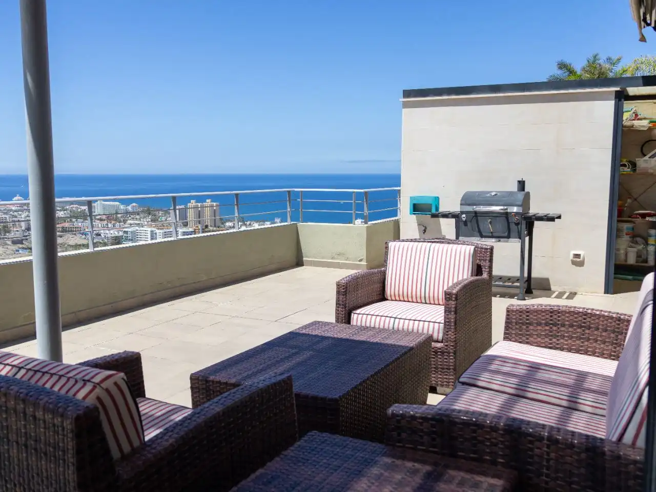 Wohnung zur Miete in Avenida Francia, 19, La Caldera Terrasse von Wohnung zur Miete in Adeje mit Klimaanlage, Privatgarten und Parkett