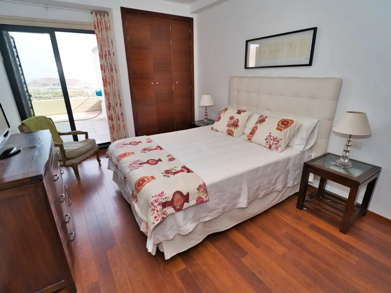 Wohnung zur Miete in Avenida Francia, 19, La Caldera Schlafzimmer von Wohnung zur Miete in Adeje mit Klimaanlage, Privatgarten und Parkett