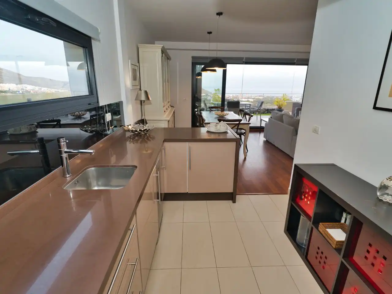 Wohnung zur Miete in Avenida Francia, 19, La Caldera Küche von Wohnung zur Miete in Adeje mit Klimaanlage, Privatgarten und Parkett