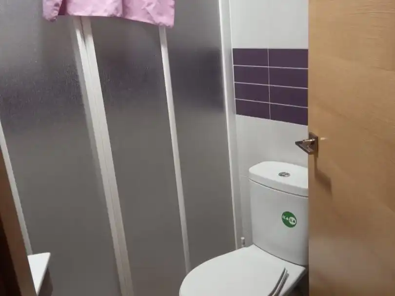 Habitació a Calle Tenor Alfredo Kraus, 4, Hospital Bany de Pis per a compartir en Jaén amb Aire condicionat, Moblat i Forn