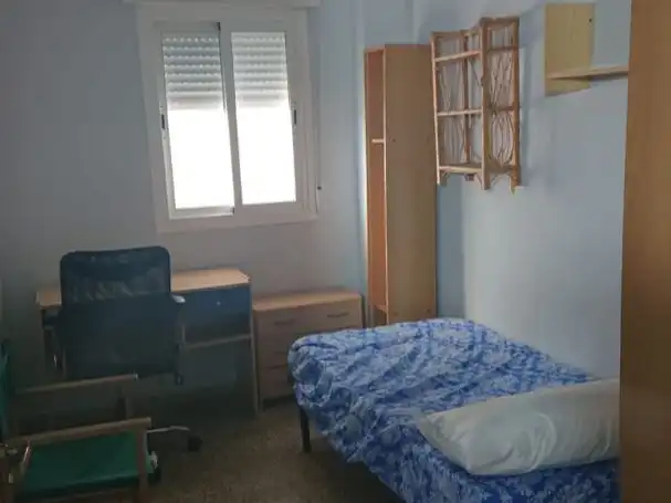 Habitació a Calle Tenor Alfredo Kraus, 4, Hospital Dormitori de Pis per a compartir en Jaén amb Aire condicionat, Moblat i Forn