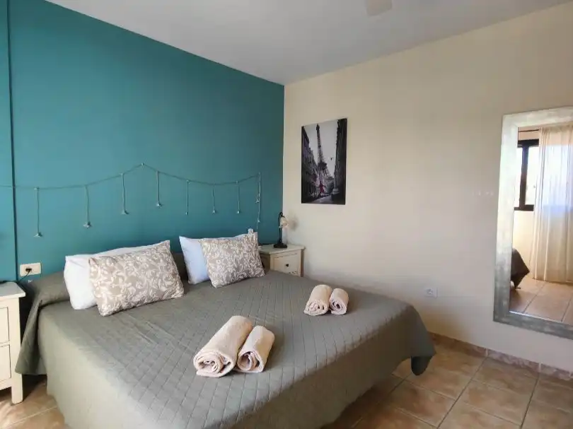 Piso en venta en Calle Guanches de la Virgen de Candelaria, 22, Cuevecitas - Malpaís Habitación de Piso en venta en Candelaria con Aire acondicionado, Jardín privado y Terraza