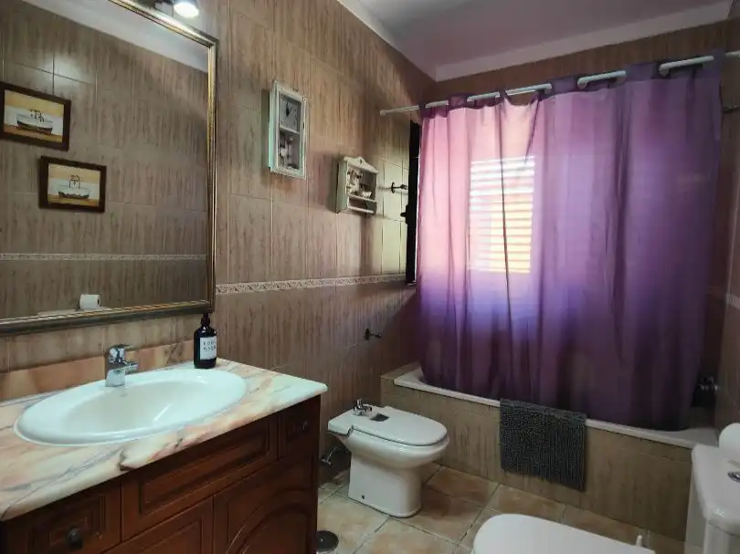 Piso en venta en Calle Guanches de la Virgen de Candelaria, 22, Cuevecitas - Malpaís Baño de Piso en venta en Candelaria con Aire acondicionado, Jardín privado y Terraza