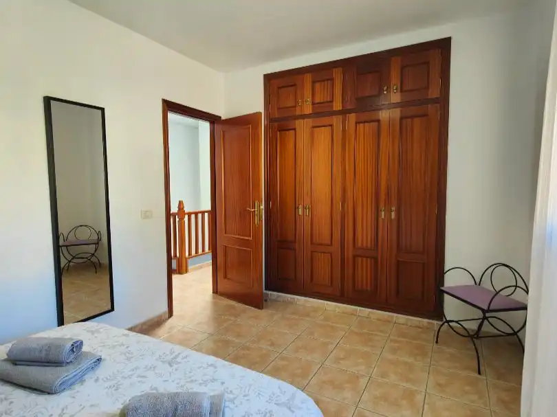 Piso en venta en Calle Guanches de la Virgen de Candelaria, 22, Cuevecitas - Malpaís Habitación de Piso en venta en Candelaria con Aire acondicionado, Jardín privado y Terraza