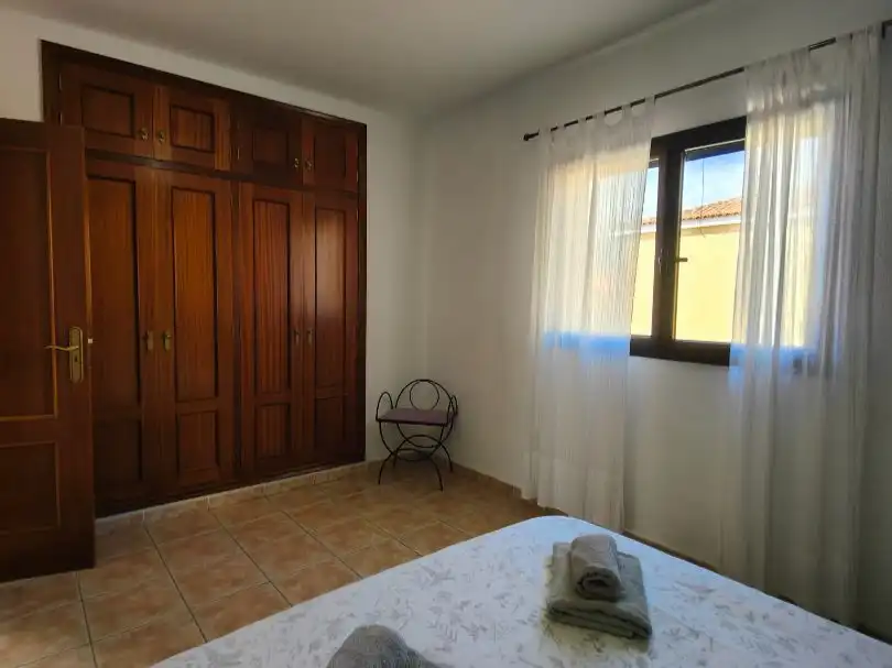 Piso en venta en Calle Guanches de la Virgen de Candelaria, 22, Cuevecitas - Malpaís Habitación de Piso en venta en Candelaria con Aire acondicionado, Jardín privado y Terraza
