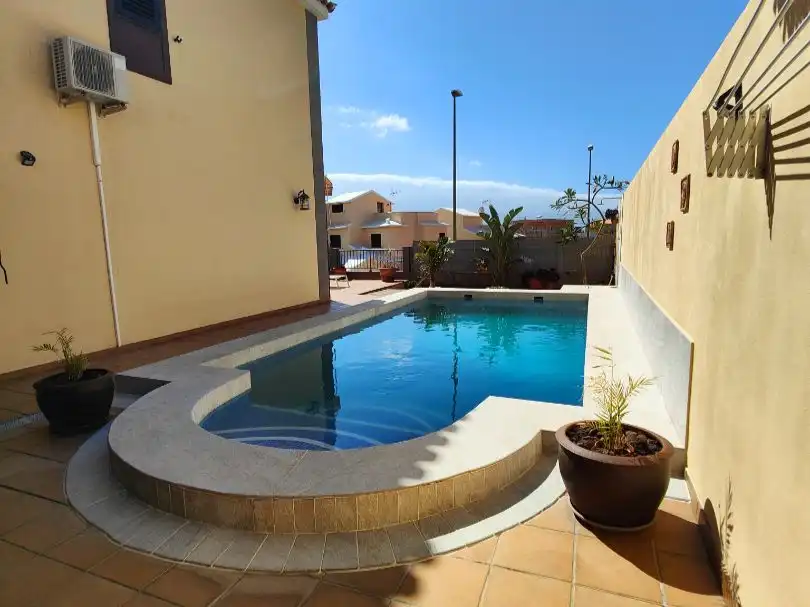 Piso en venta en Calle Guanches de la Virgen de Candelaria, 22, Cuevecitas - Malpaís Piscina de Piso en venta en Candelaria con Aire acondicionado, Jardín privado y Terraza