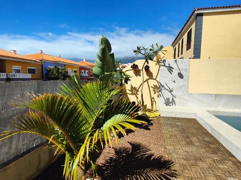 Piso en venta en Calle Guanches de la Virgen de Candelaria, 22, Cuevecitas - Malpaís Vista exterior de Piso en venta en Candelaria con Aire acondicionado, Jardín privado y Terraza