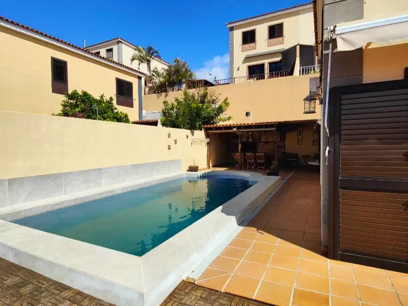 Piso en venta en Calle Guanches de la Virgen de Candelaria, 22, Cuevecitas - Malpaís Piscina de Piso en venta en Candelaria con Aire acondicionado, Terraza y Piscina
