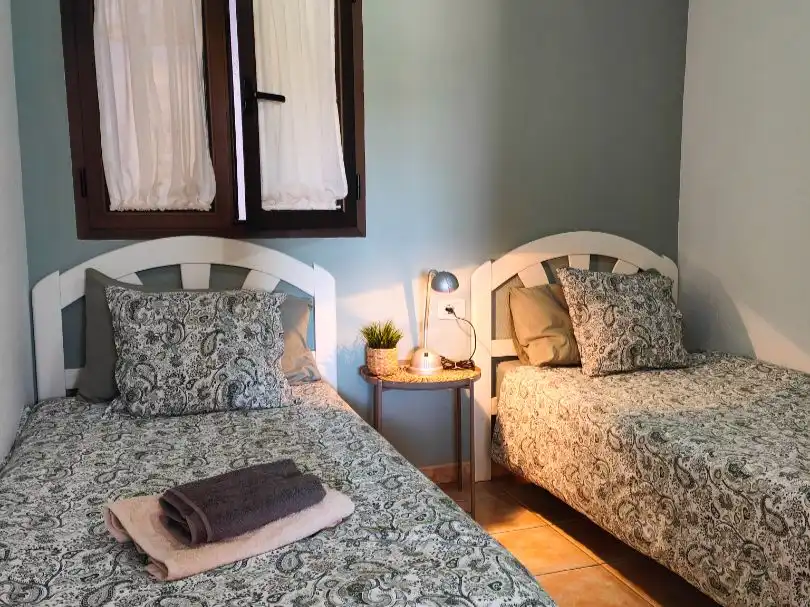 Piso en venta en Calle Guanches de la Virgen de Candelaria, 22, Cuevecitas - Malpaís Habitación de Piso en venta en Candelaria con Aire acondicionado, Jardín privado y Terraza
