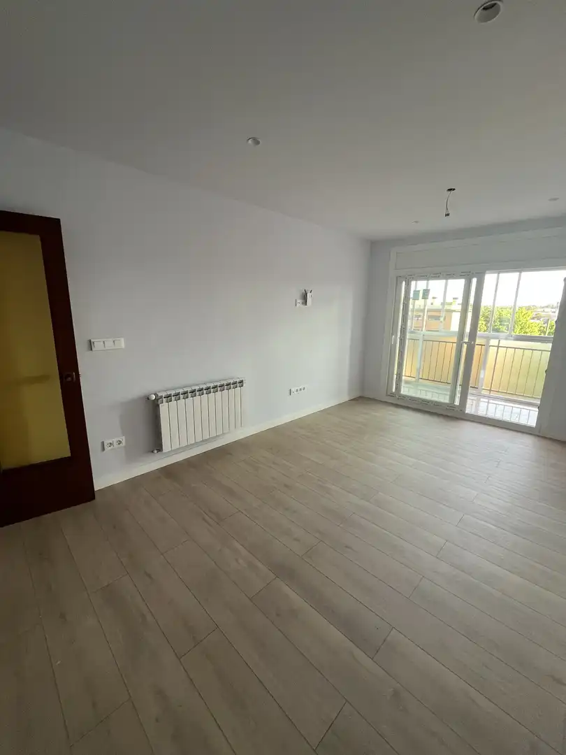 Flat for sale in Avinguda de Sant Narcís, 5, Sant Narcís Living room of Flat for sale in Girona Capital with Air Conditioner and Balcony