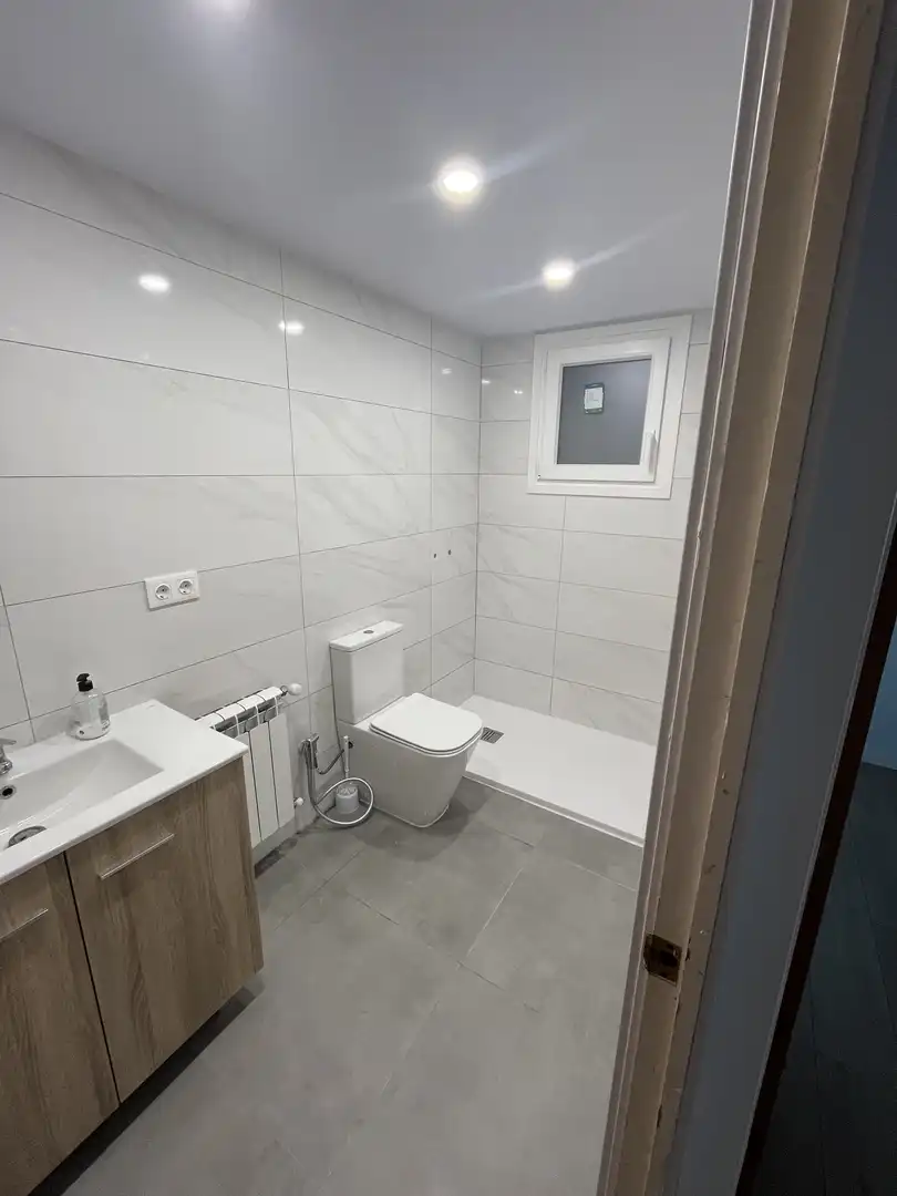 Flat for sale in Avinguda de Sant Narcís, 5, Sant Narcís Bathroom of Flat for sale in Girona Capital with Air Conditioner and Balcony