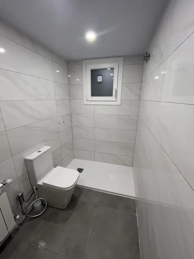 Flat for sale in Avinguda de Sant Narcís, 5, Sant Narcís Bathroom of Flat for sale in Girona Capital with Air Conditioner and Balcony