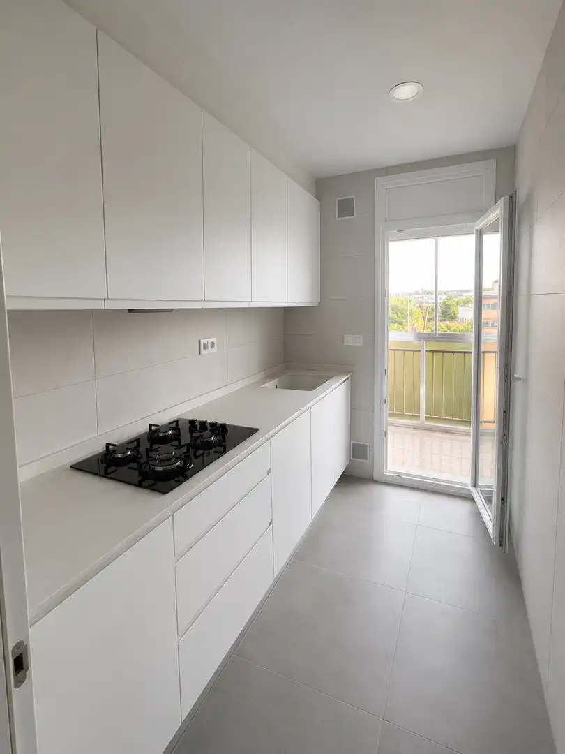 Flat for sale in Avinguda de Sant Narcís, 5, Sant Narcís Kitchen of Flat for sale in Girona Capital with Air Conditioner and Balcony