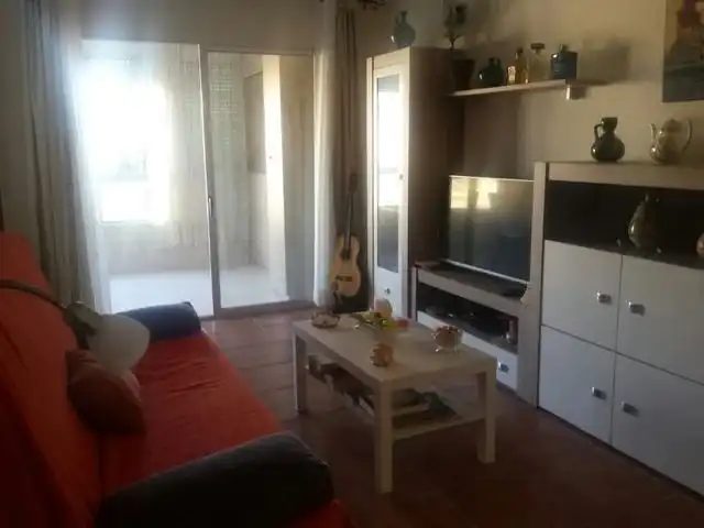 Piso de alquiler en Calle Puerto Caleta, 34, Caleta de Vélez Sala de estar de Piso de alquiler en Vélez-Málaga con Aire acondicionado, Piscina y Amueblado