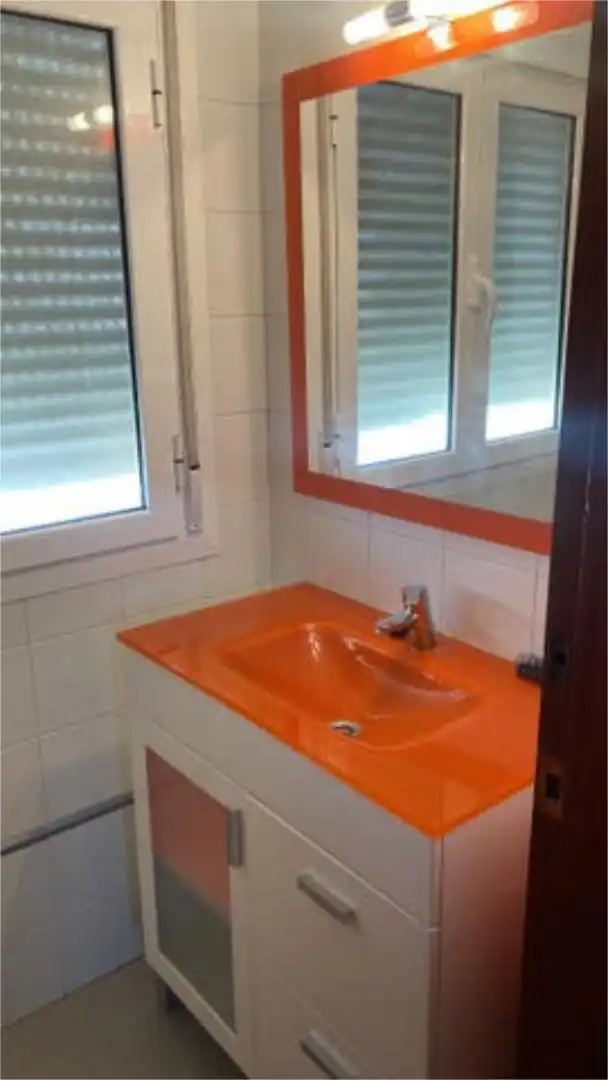 Piso de alquiler en Baza Baño de Piso de alquiler en Baza con Terraza y Amueblado