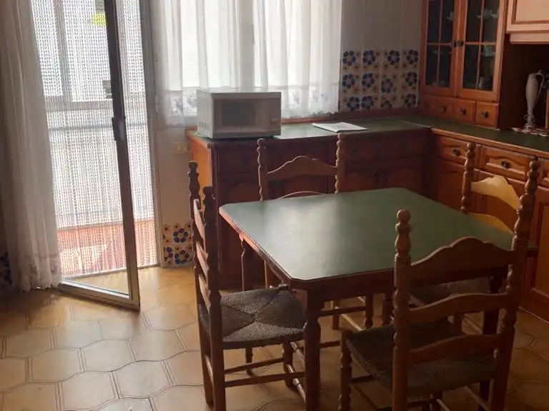 Comedor de Piso de alquiler en Cuenca con Calefacción, Parquet y Amueblado