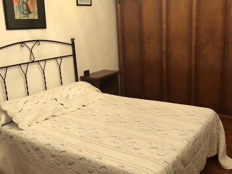 Habitación de Piso de alquiler en Cuenca con Calefacción, Parquet y Amueblado