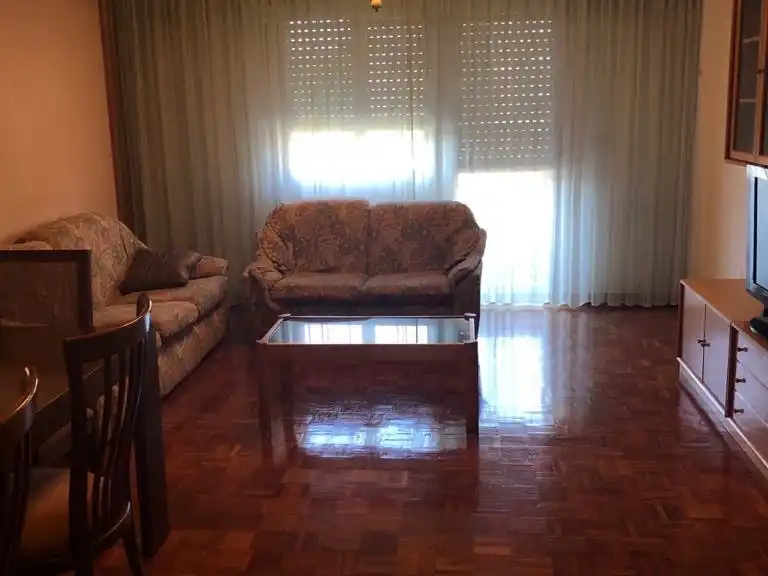 Sala de estar de Piso de alquiler en Cuenca con Calefacción, Parquet y Amueblado