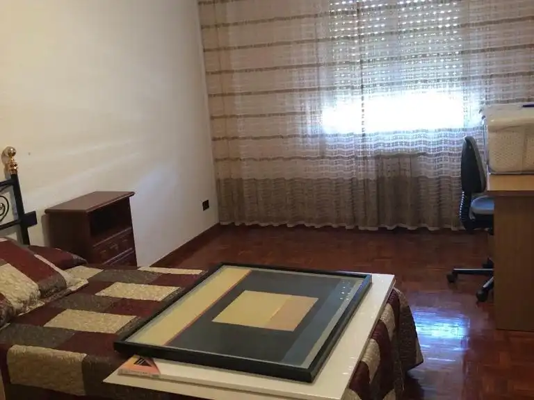 Habitación de Piso de alquiler en Cuenca con Calefacción, Parquet y Amueblado