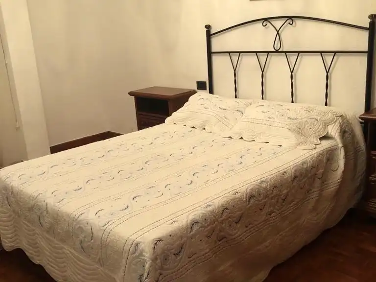Habitación de Piso de alquiler en Cuenca con Calefacción, Parquet y Amueblado