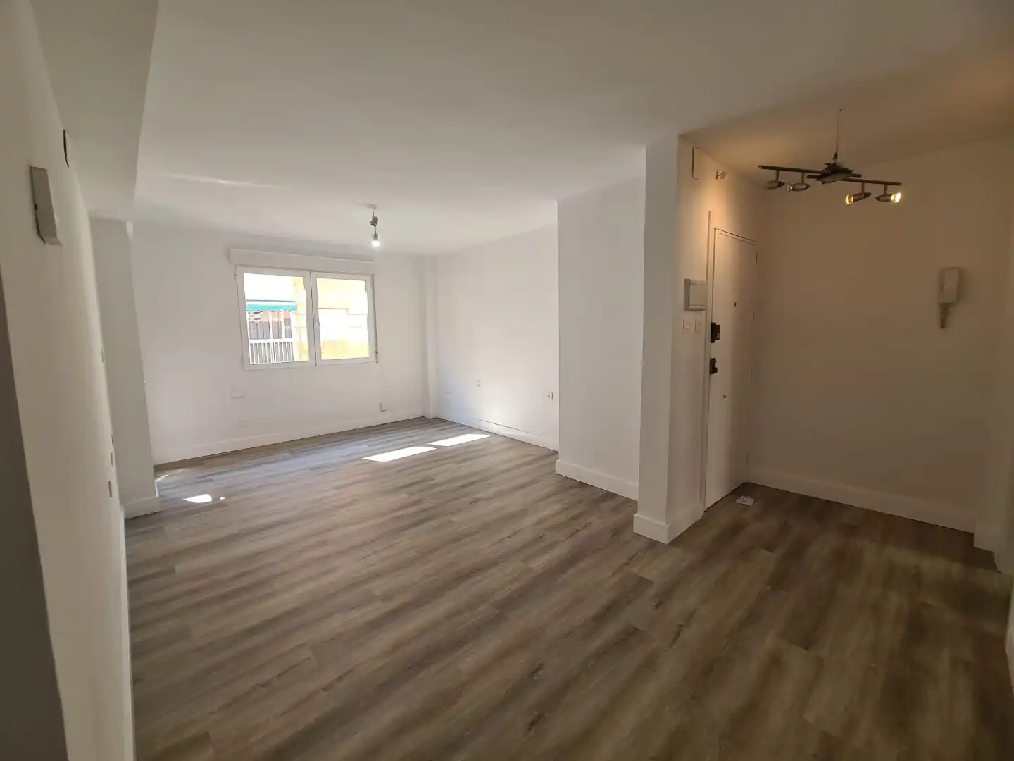 Flat for rent in Calle Don Quijote, 6, Cervantes Flat for rent in Granada with Air Conditioner, Parquet flooring and Terrace