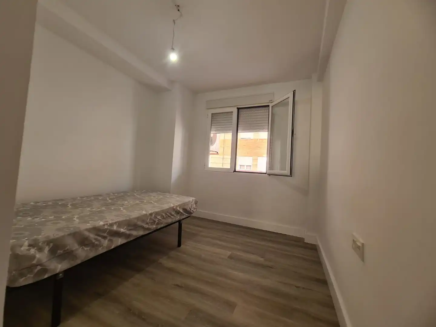 Flat for rent in Calle Don Quijote, 6, Cervantes Bedroom of Flat for rent in Granada with Air Conditioner, Parquet flooring and Terrace