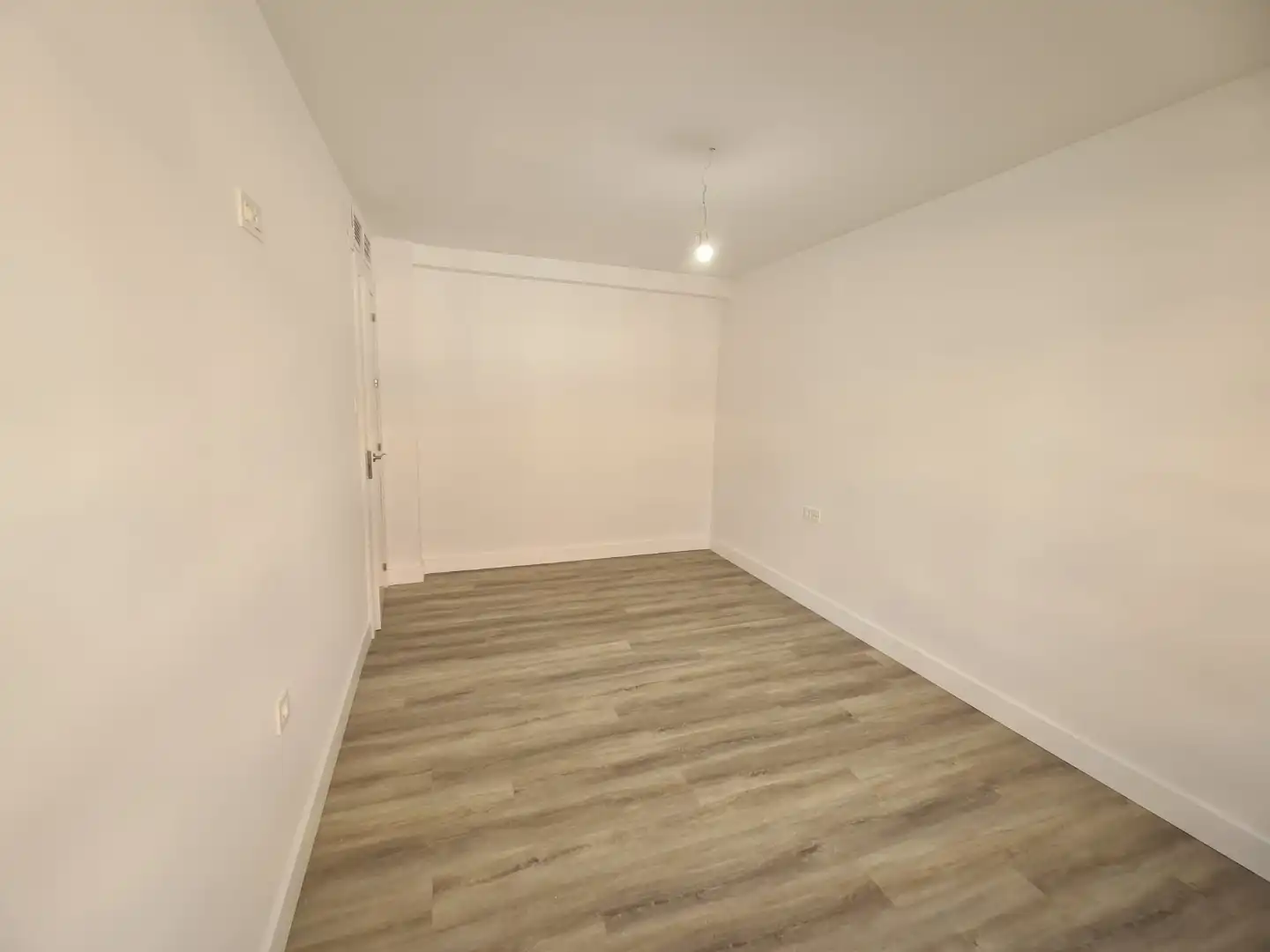 Flat for rent in Calle Don Quijote, 6, Cervantes Flat for rent in Granada with Air Conditioner, Parquet flooring and Terrace