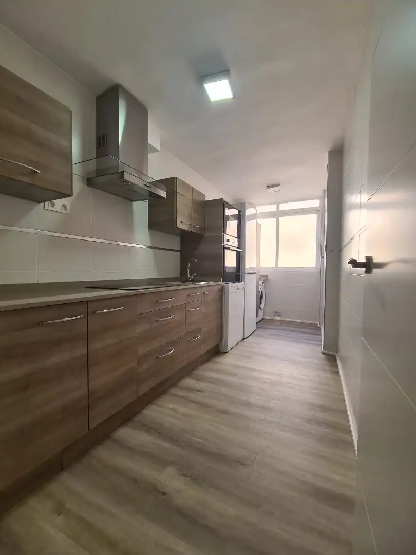 Flat for rent in Calle Don Quijote, 6, Cervantes Kitchen of Flat for rent in Granada with Air Conditioner, Parquet flooring and Terrace