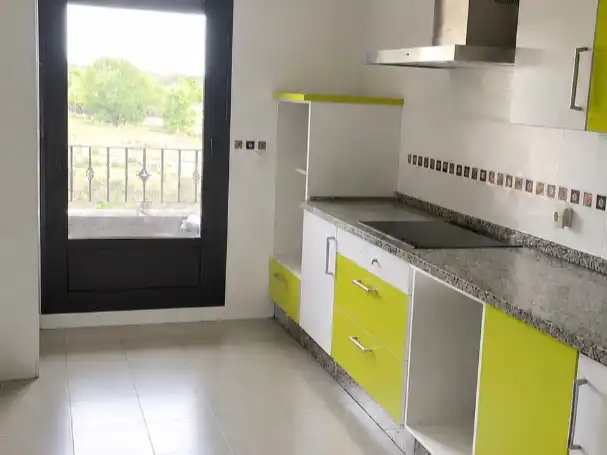Maisonette zum Verkauf in Camino del Golf, 120, Valverde de la Virgen Küche von Maisonette zum Verkauf in Valverde de la Virgen mit Privatgarten, Parkett und Terrasse