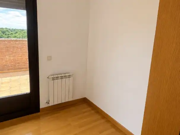 Maisonette zum Verkauf in Camino del Golf, 120, Valverde de la Virgen Schlafzimmer von Maisonette zum Verkauf in Valverde de la Virgen mit Privatgarten, Parkett und Terrasse
