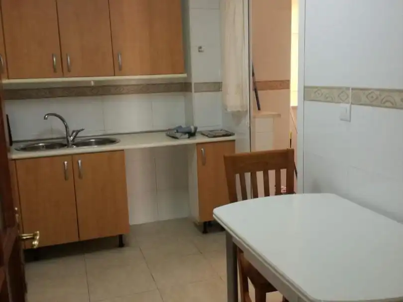 Flat for rent in Avenida del Editor Ángel Caffarena, 5, El Cónsul - Ciudad Universitaria - El Romeral Kitchen of Flat for rent in Málaga with Terrace, Swimming Pool and Furnished