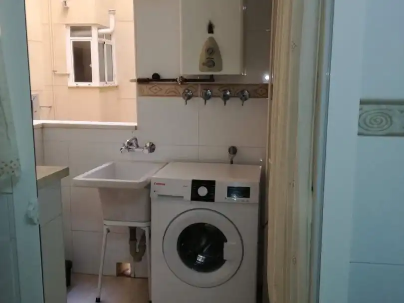 Flat for rent in Avenida del Editor Ángel Caffarena, 5, El Cónsul - Ciudad Universitaria - El Romeral Bathroom of Flat for rent in Málaga with Terrace, Swimming Pool and Furnished