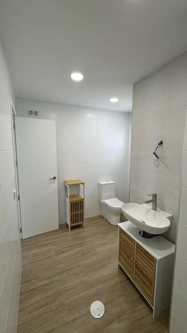 Baño de Piso de alquiler en Écija con Aire acondicionado, Trastero y Balcón