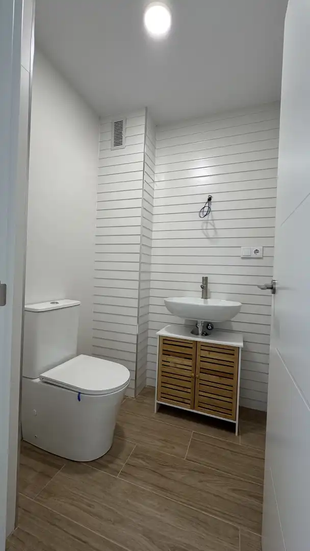 Baño de Piso de alquiler en Écija con Aire acondicionado, Trastero y Balcón