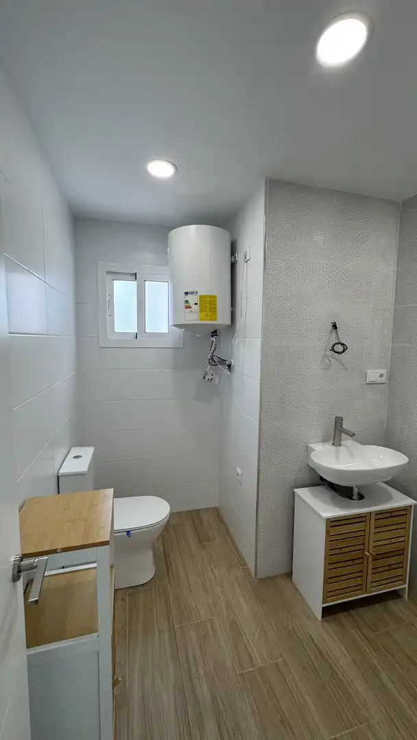 Baño de Piso de alquiler en Écija con Aire acondicionado, Trastero y Balcón