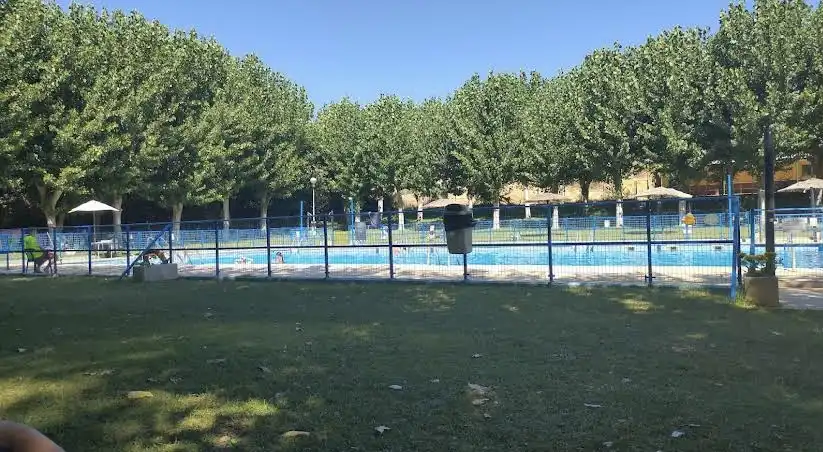 Finca rústica en venta en Daganzo de Arriba Piscina de Finca rústica en venta en Daganzo de Arriba con Aire acondicionado, Calefacción y Jardín privado