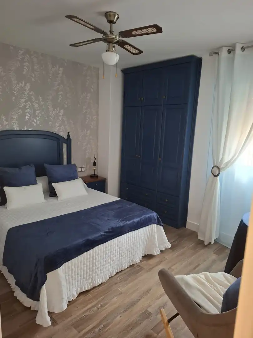 Habitación de Apartamento de alquiler en Almería con Aire acondicionado, Calefacción y Parquet